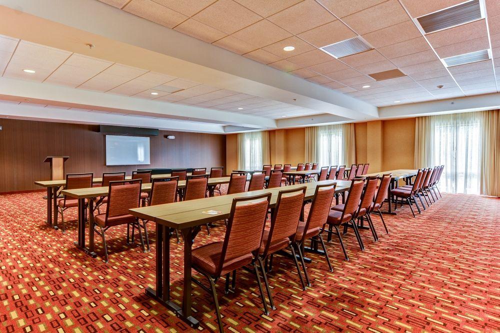 Courtyard By Marriott Bridgeport Clarksburg Hotel Exterior photo