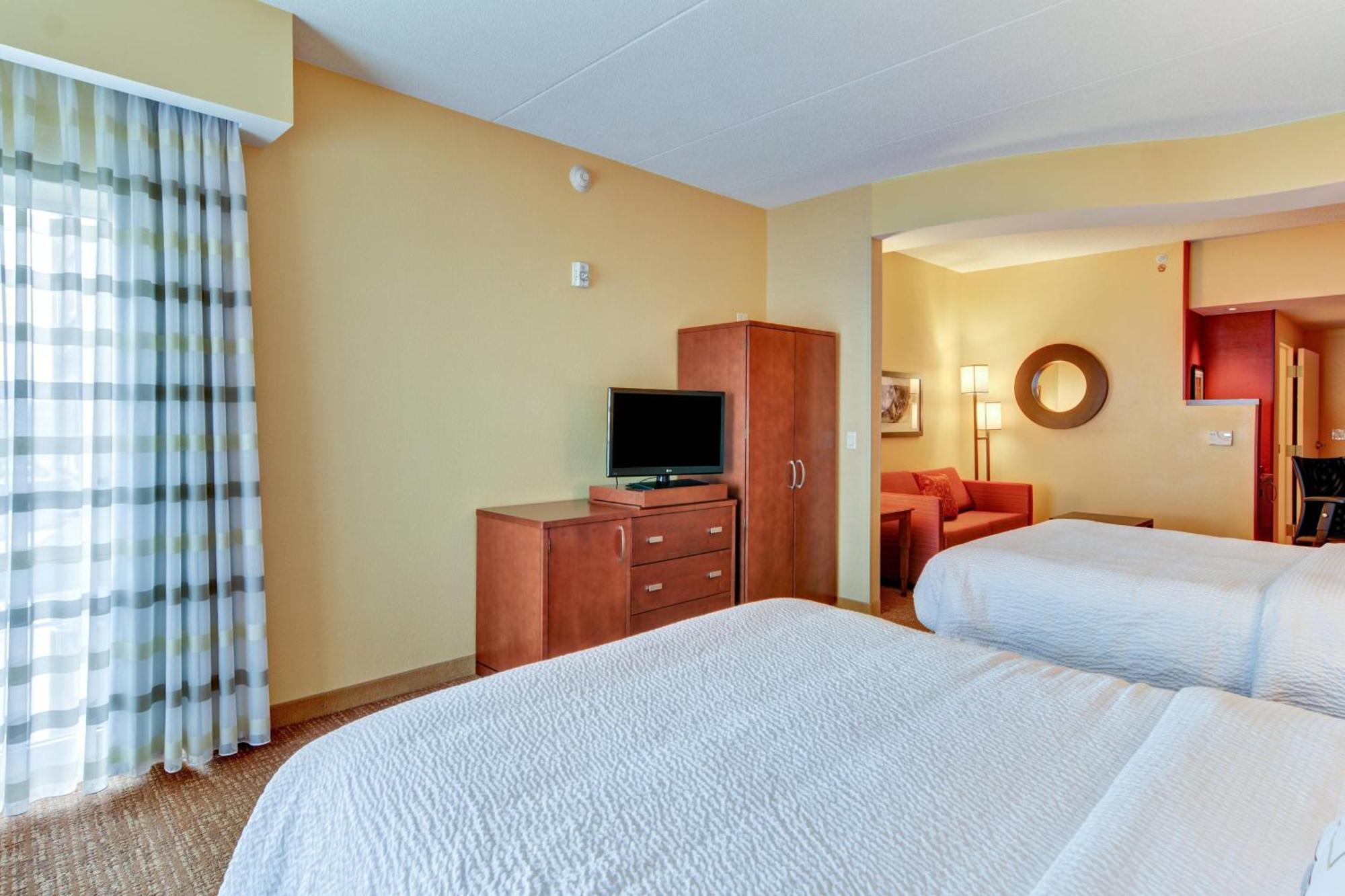 Courtyard By Marriott Bridgeport Clarksburg Hotel Exterior photo
