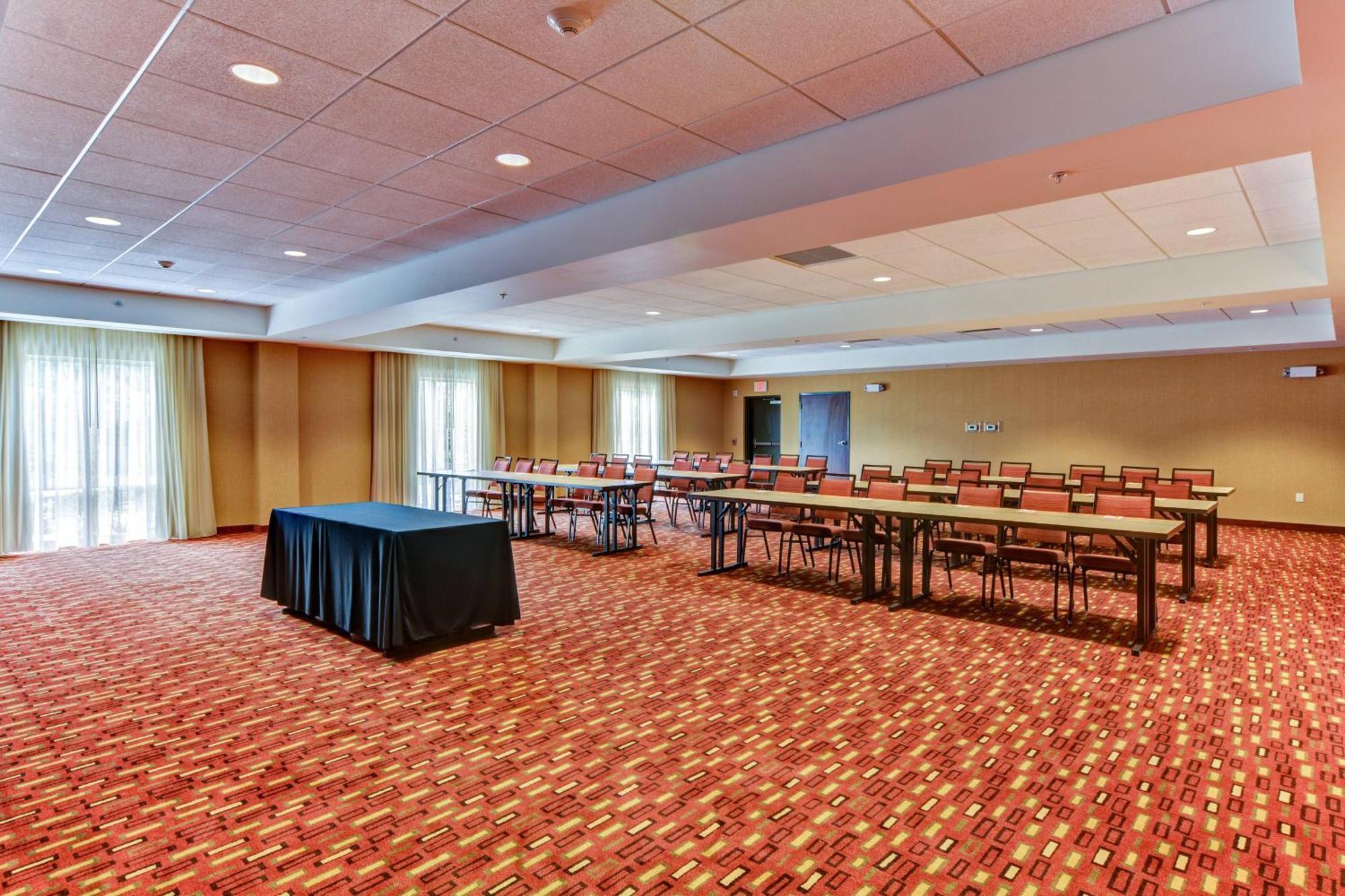 Courtyard By Marriott Bridgeport Clarksburg Hotel Exterior photo