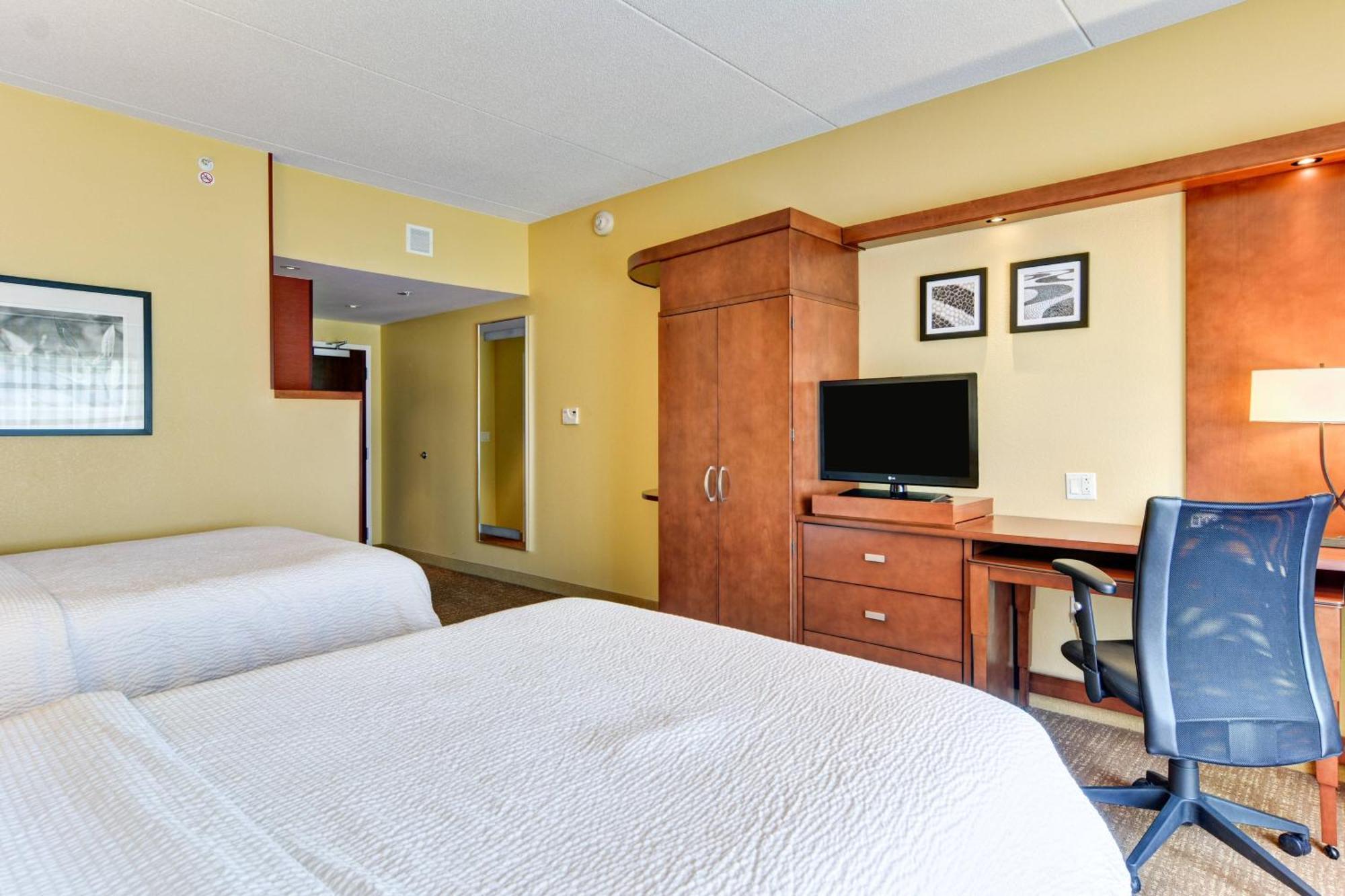 Courtyard By Marriott Bridgeport Clarksburg Hotel Exterior photo